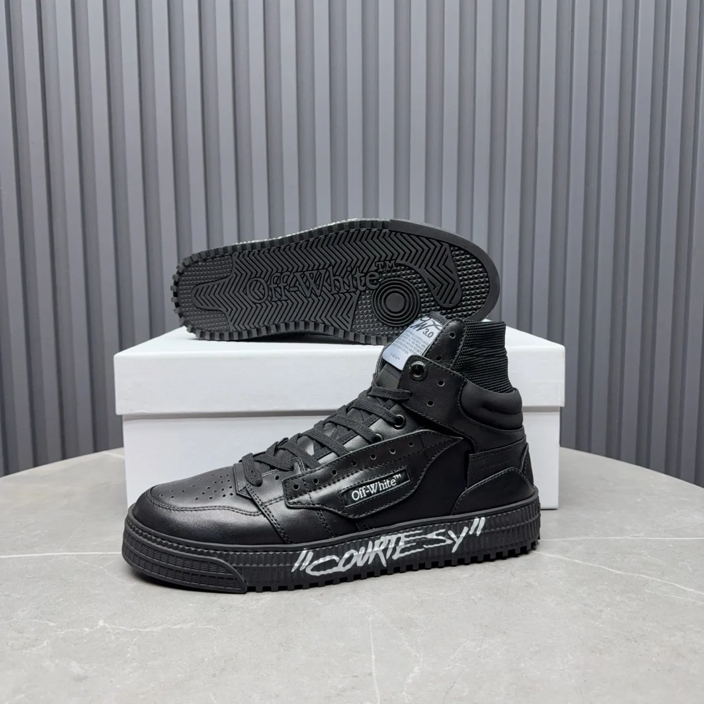 [OFF WHITE] P: 740💰Couple model👫, Size: Female 35-40. Male 39-44 (45.46 customized) High-quality version👊 "Out of office" series original molding, original lasting, production process 1:1 original ➰OFF GRAY WHITE OW ➰ First-layer cowhide, imported skin-friendly and environmentally friendly polyester mesh, original molding, high elasticity and environmentally friendly molding pad Made with the original lasting process. The original molded rubber outsole (never yellows and deforms) has a super correct shape, bright color and strong three-dimensional effect👍. Packaging💯Full set of packaging synchronized with the official website (branded paper, certificate of quality, branded cloth bag)